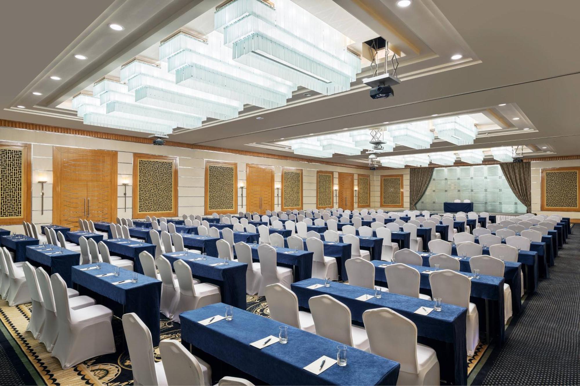 シェラトン ダンマン ホテル ＆ コンベンションセンター ダンマーム エクステリア 写真 The Grand Ballroom