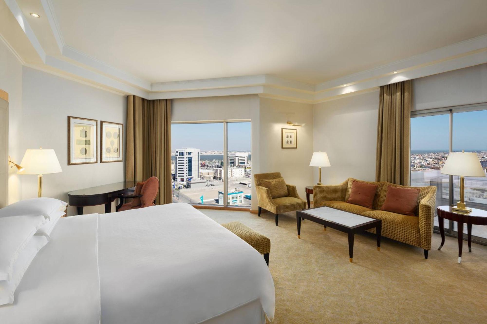 シェラトン ダンマン ホテル ＆ コンベンションセンター ダンマーム エクステリア 写真 A room at the Four Seasons Hotel, Madrid