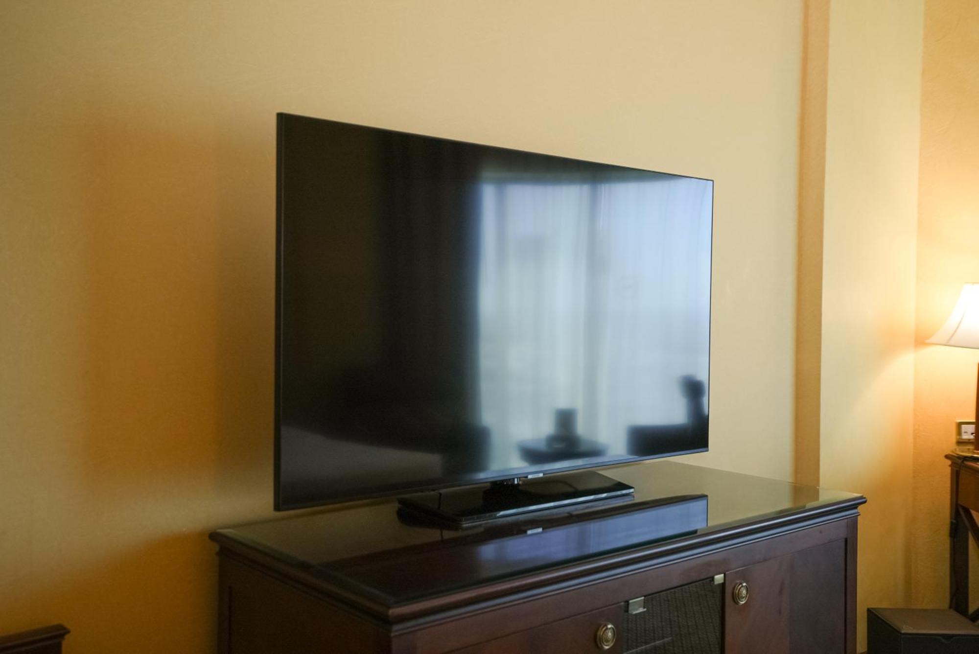 シェラトン ダンマン ホテル ＆ コンベンションセンター ダンマーム エクステリア 写真 A Samsung TV